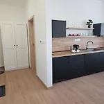 Novy Kvetinka V Centre Ziliny S Kaviarnou Apartmán Zilina