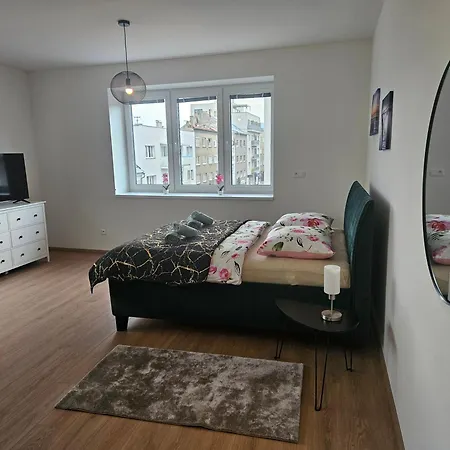 Kvetinka V Centre Ziliny S Kaviarnou Daire Žilina