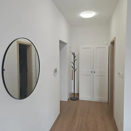 úplne Nový Kvetinka V Centre žiliny Apartamento