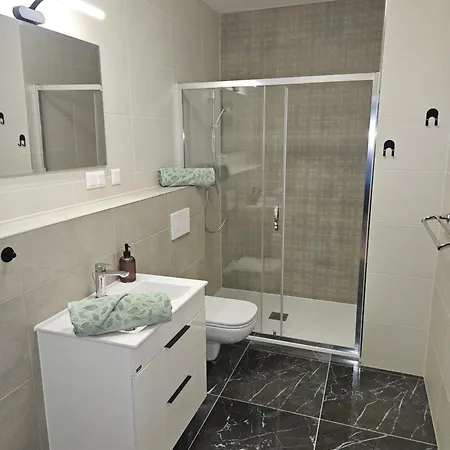 Uplne Novy Kvetinka V Centre Ziliny *